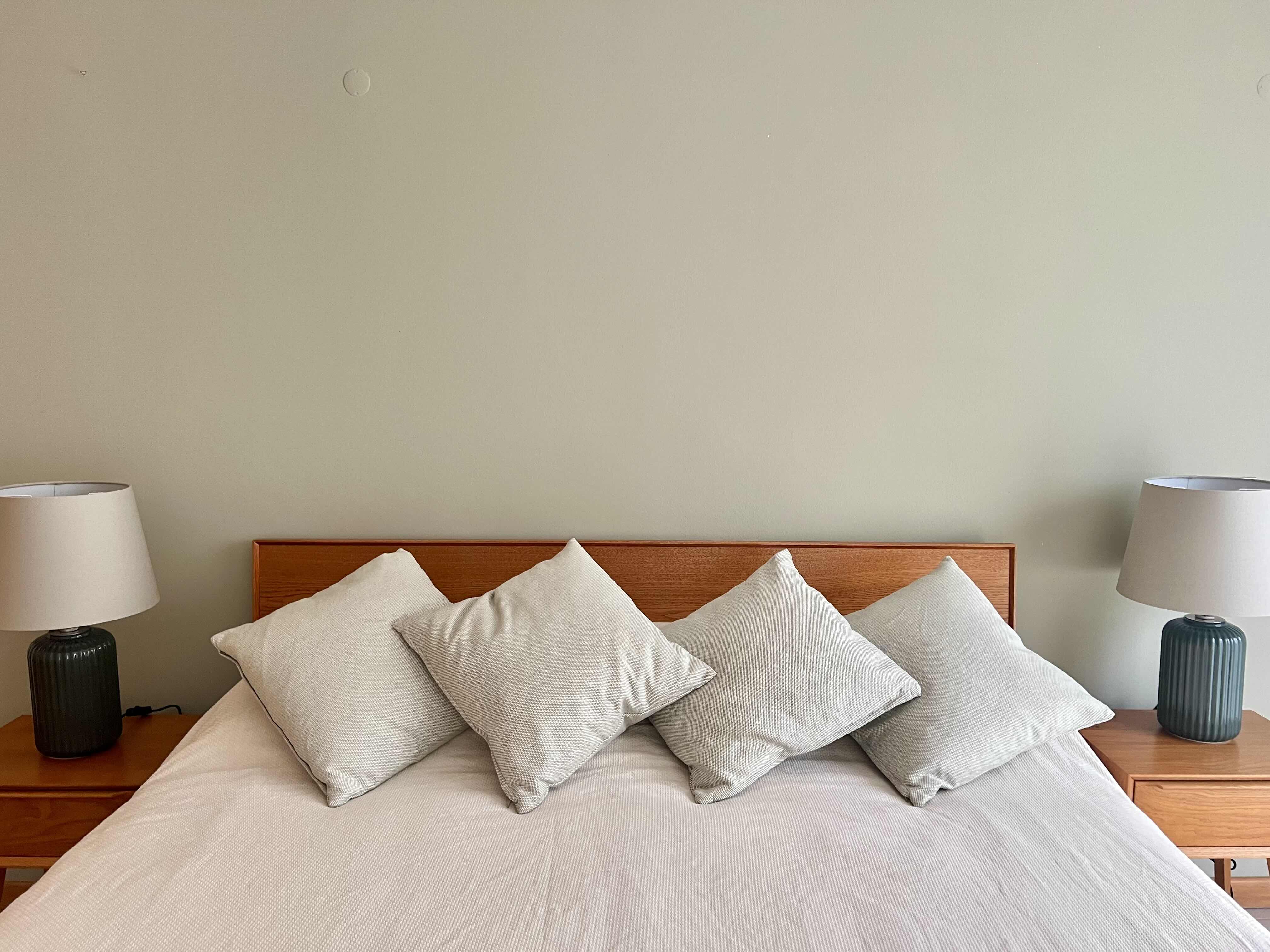 Bedroom with cushions and warm linen at Casa Solaris
