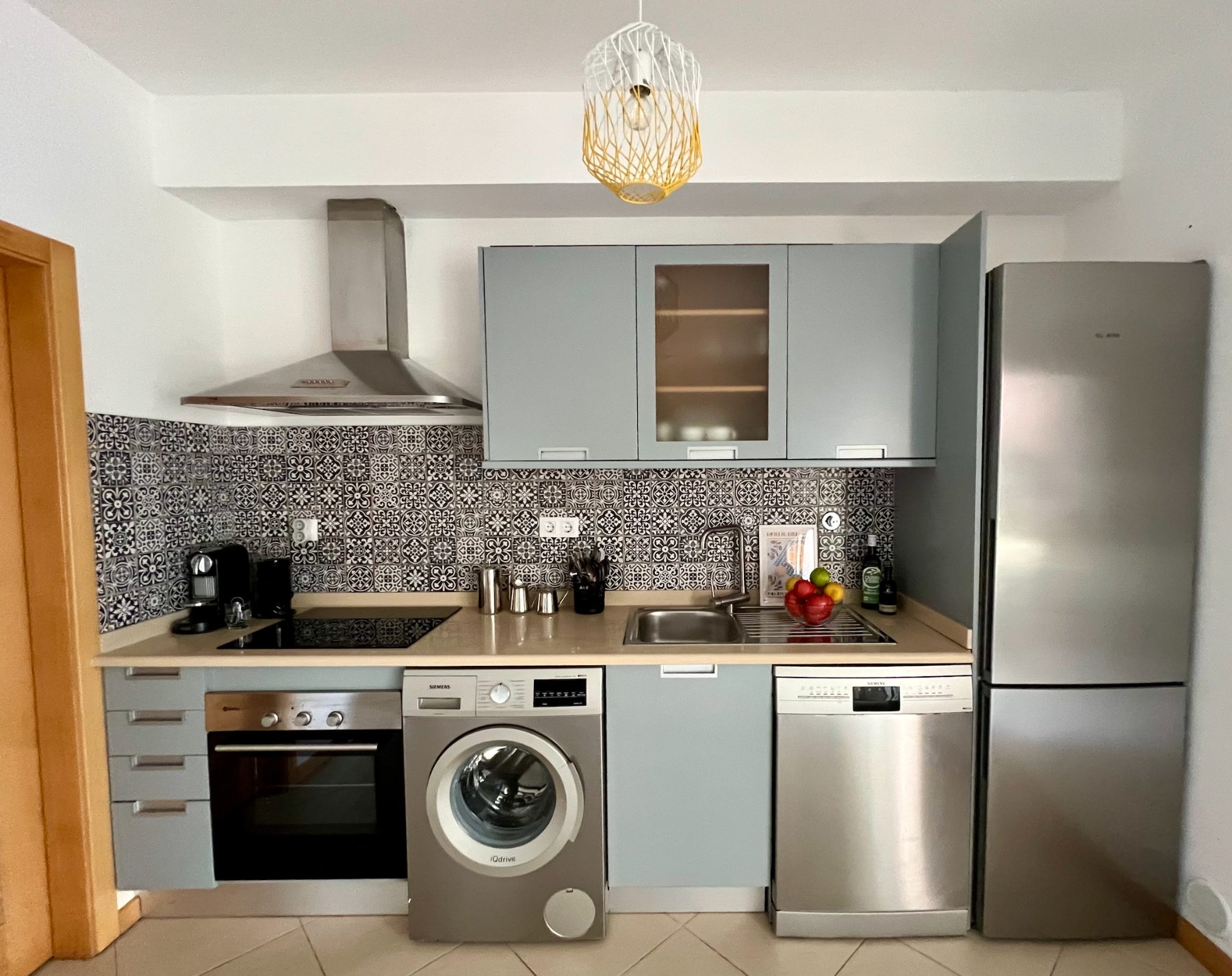 Fully equipped kitchen with azulejo tile splashback at Casa Solaris