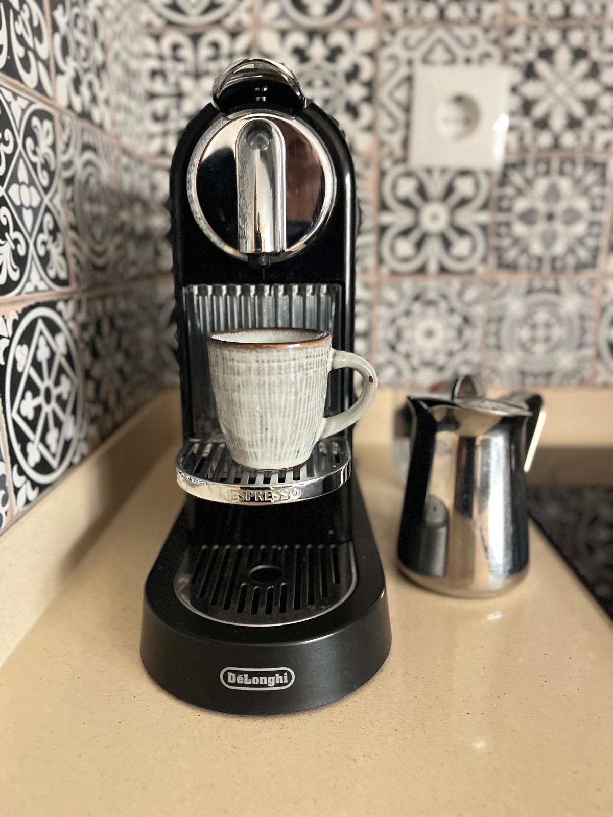 Coffee machine and moka pot in the kitchen at Casa Solaris